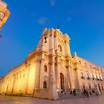 Apollo Alojamento de Acomodação e Pequeno-almoço 3*