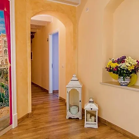 Apollo Bed & Breakfast 3*