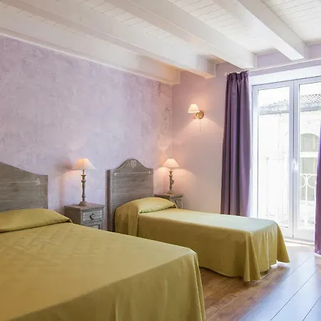 Apollo Bed & Breakfast 3*