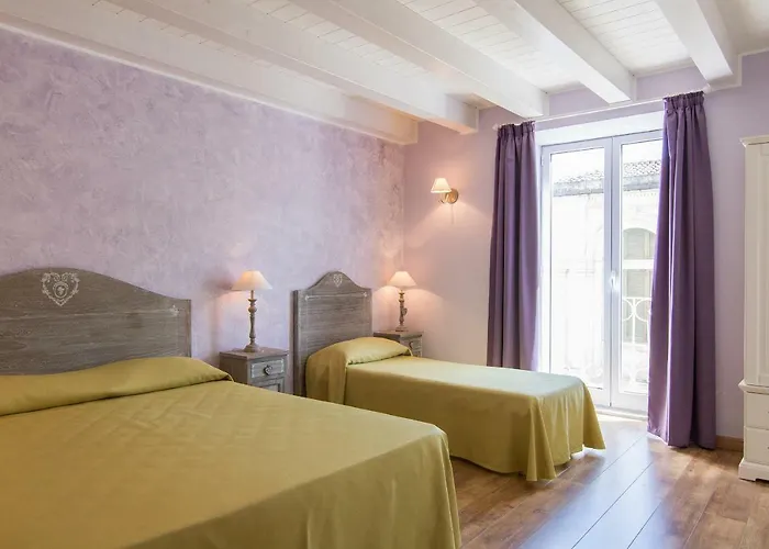 Apollo Bed & Breakfast 3*